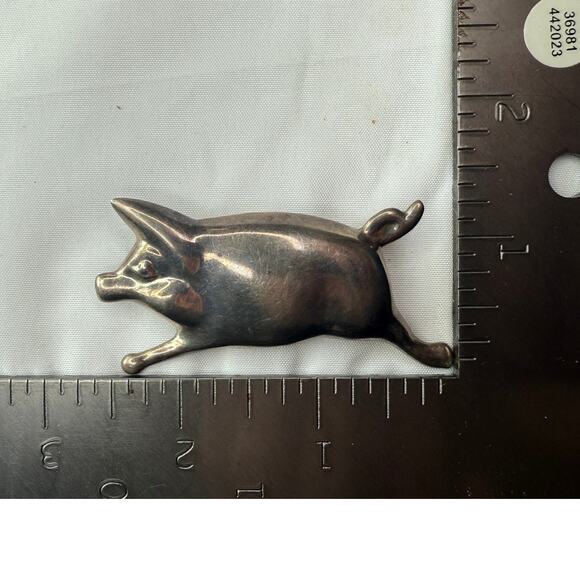 Vintage MCM Studio Sterling Silver Repoussé Figural Pig Brooch Pendant, Unsigned - Picture 7 of 7
